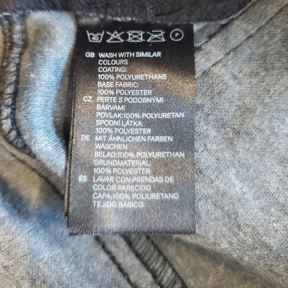 BNWT H&M faux leather pants, pleather/vinyl pants, black, size 12 (EUR 42) - Picture 4 of 9